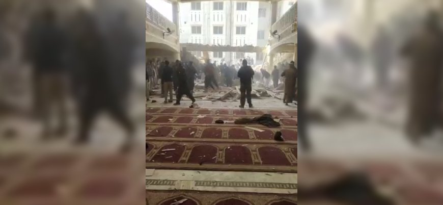 Pakistan'da polis merkezindeki camide bombalı saldırı