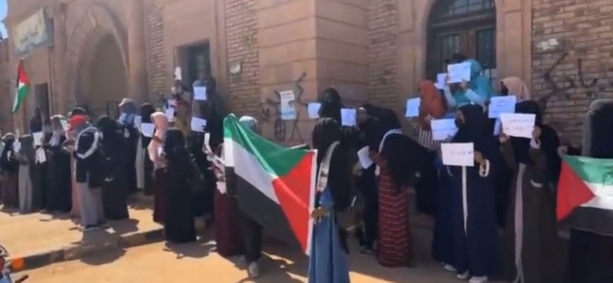 Sudan'da İsrail ile normalleşme protesto edildi: "Normalleşme ihanettir"