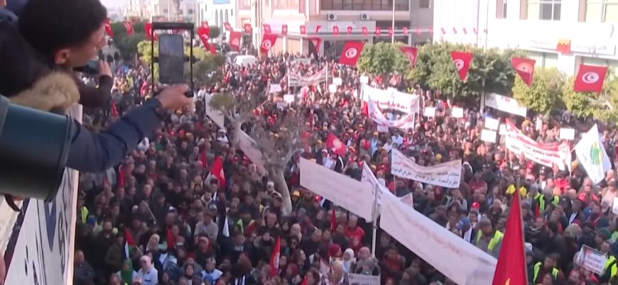 Tunus'ta 'tek adam rejimi' karşıtı protestolar hakkında neler biliniyor?