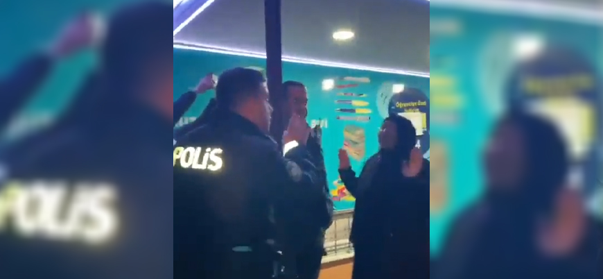 İstanbul'da Uygur Türklerine ait kitabevine polis baskını