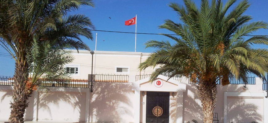 Türkiye büyükelçilik görevlilerini Sudan'dan tahliye etti