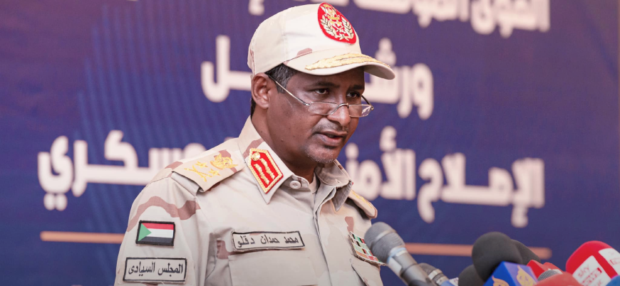 Sudan'da cunta lideri Burhan darbe girişiminin arkasındaki Dagalo'yu görevden aldı