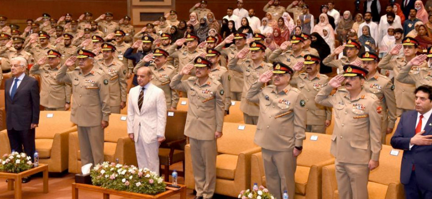 Pakistan'da ordunun nüfuzunu artıracak yasa 'cumhurbaşkanına rağmen' onaylandı