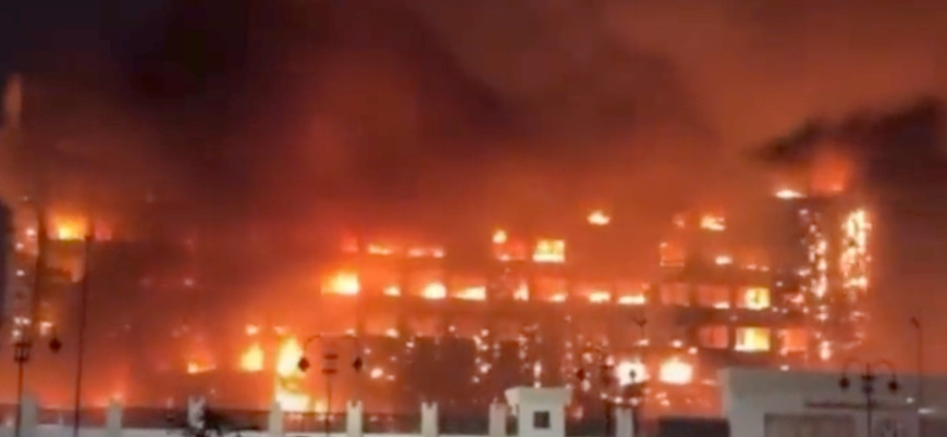 Mısır'da polis merkezinde dev yangın