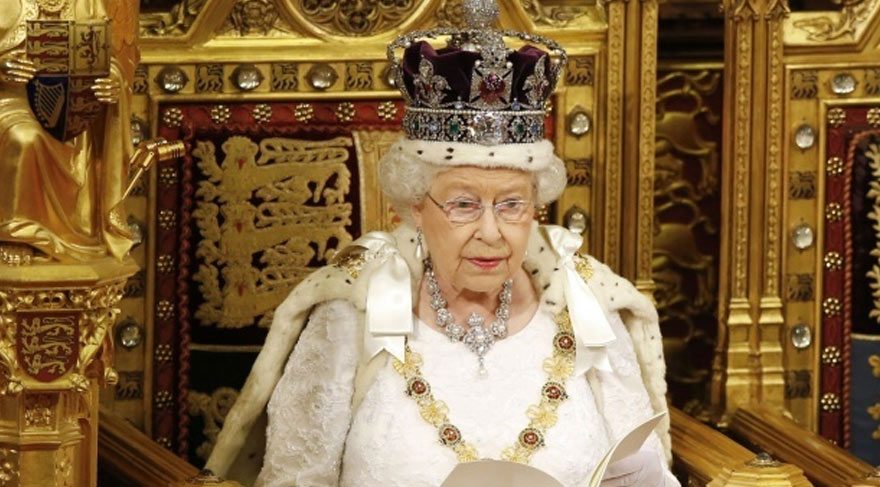 Kraliçe Elizabeth, tahtını Prens Charles’a devredecek’ Kraliçe Elizabeth, tahtını Prens Charles’a devredecek’