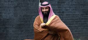 Suudi Arabistan'da reformlar devam ediyor: Devlet töreninde tesettürsüz kadınlar dans etti