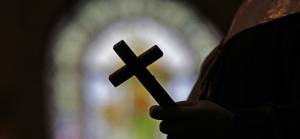 Fransa'da Katolik rahipler 216 bin çocuğu istismar etti