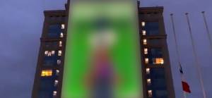 Fransa'da Charlie Hebdo'nun Hz. Muhammed'e hakaret karikatürleri devlet binalarına yansıtıldı