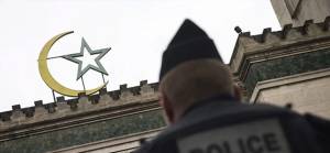 Macron Fransa'da bugüne kadar 43 camiyi kapattı