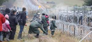 Polonya ve Belarus arasındaki sığınmacı krizi alevleniyor