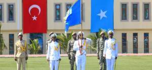 Mogadişu yönetimi subayları Türkiye'nin eğitim üssünden mezun oldu