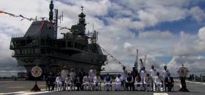 Hindistan yerli uçak gemisini denize indirdi