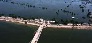 Pakistan’da ülkenin en büyük gölü taşmak üzere