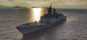 Çin Pakistan'a iki savaş gemisi daha teslim etti