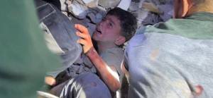 Gazze'de sivil savunma ekipleri yüzlerce kişiyi enkaz altına bırakmak zorunda kalıyor