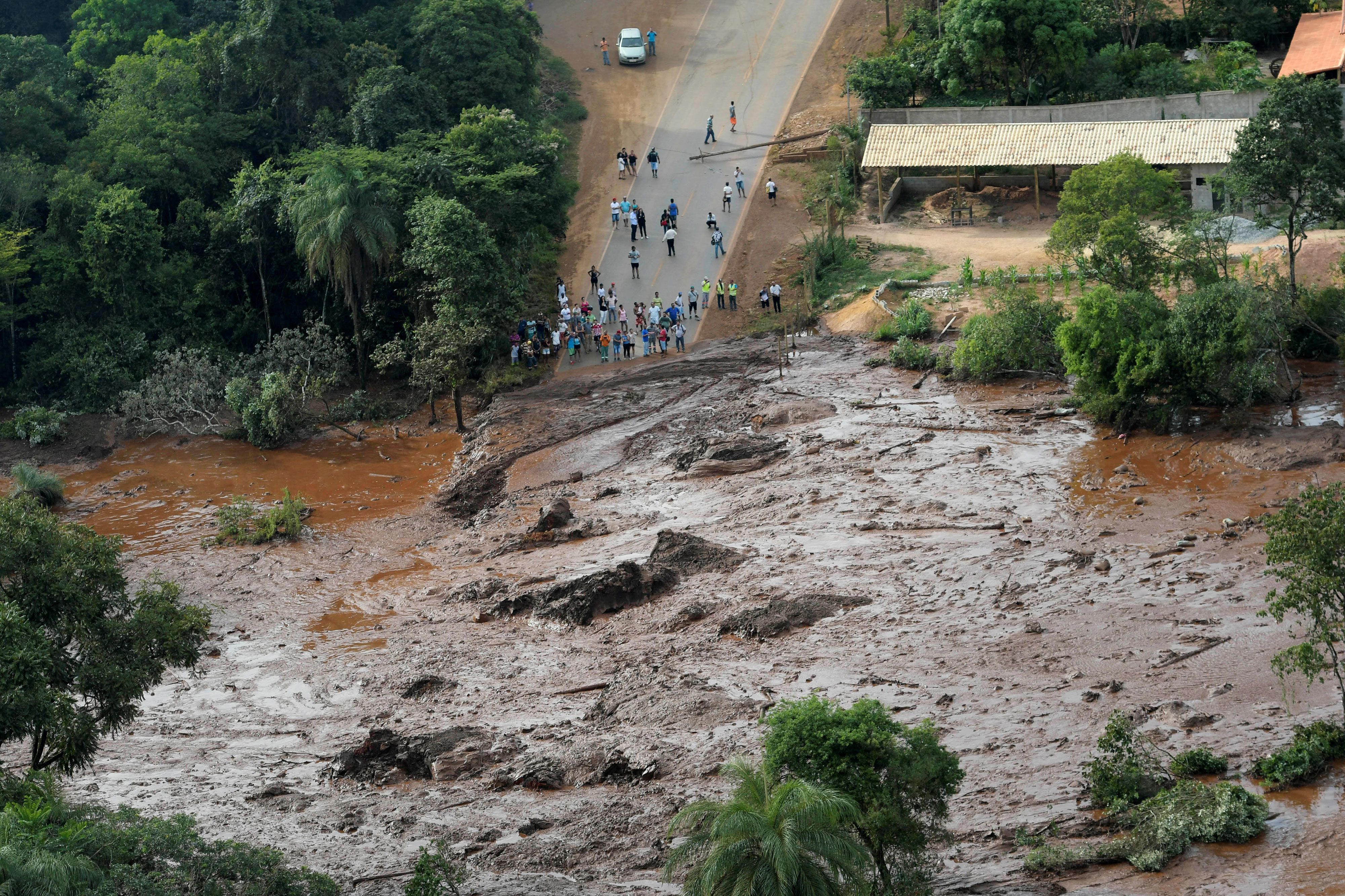 Прорыв плотины строящейся гэс "кыадат". Плотина мальпассе катастрофа. Прорыв дамбы гэс. Плотина шаста. Затопление плотины.